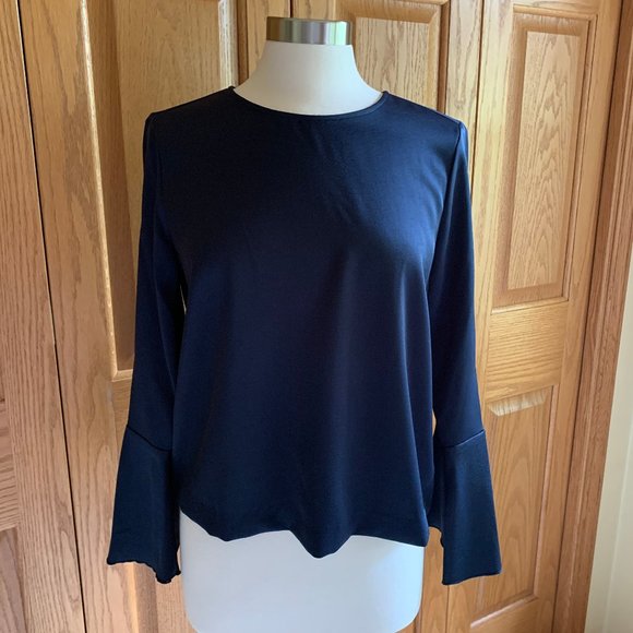 VINCE CAMUTO - Flutter Cuff Blouse - NEW, No Tags - Picture 1 of 11